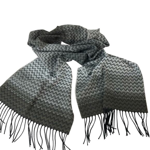 D&Y softer than cashmere gray chevron print fringe scarf - Picture 1 of 6